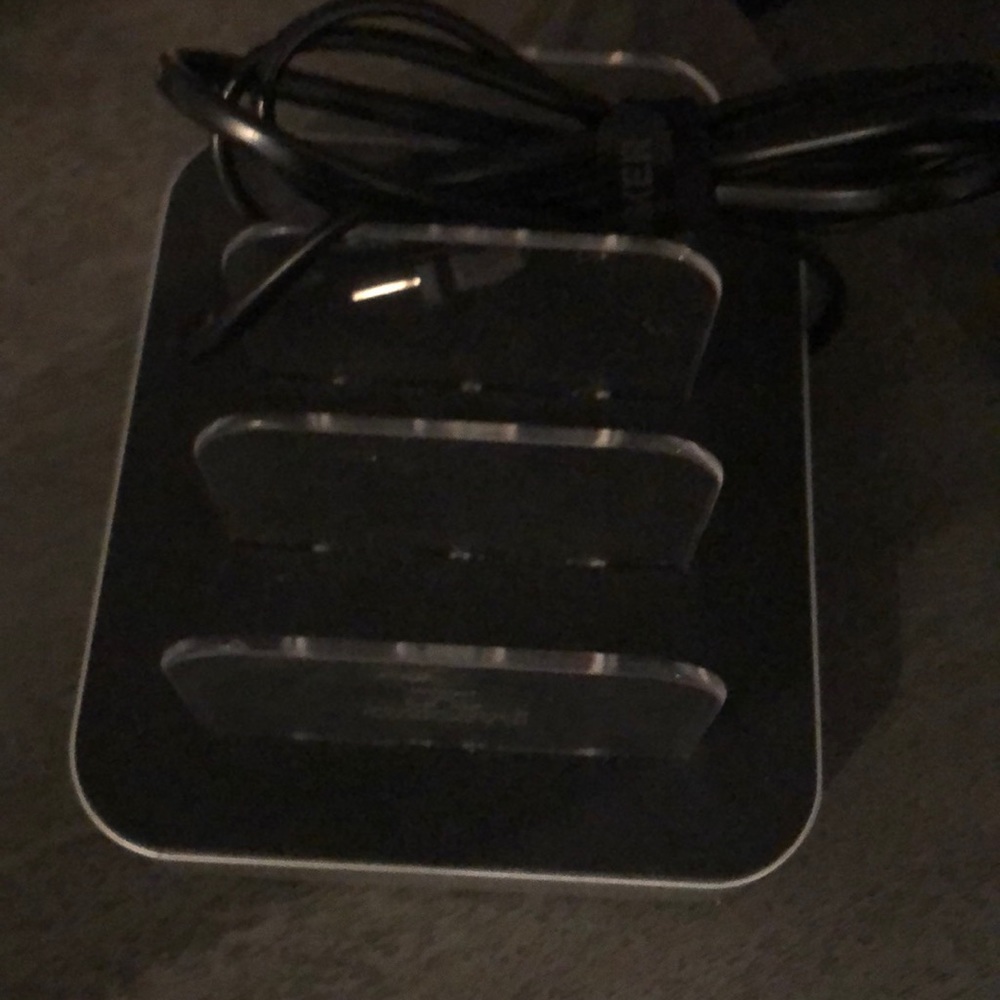 Atomi 3 Port LED Charging Station